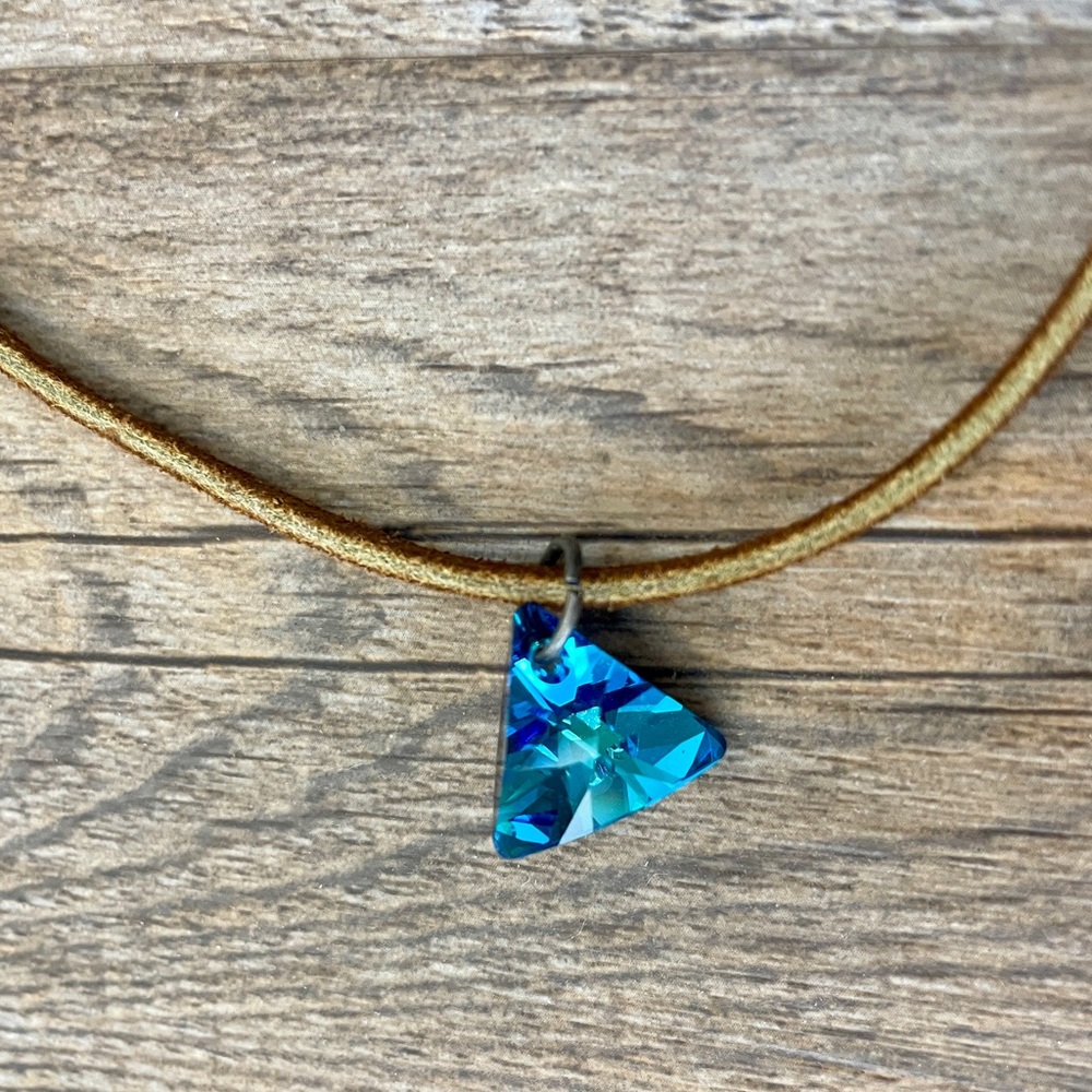 🩵✨ SWAROVSKI CRYSTAL ELEMENTS 💎 Blue Crystal Triangle Pendant ✨